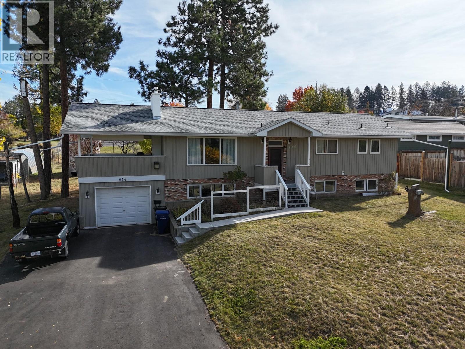 614 28th Avenue S Property Photo 1
