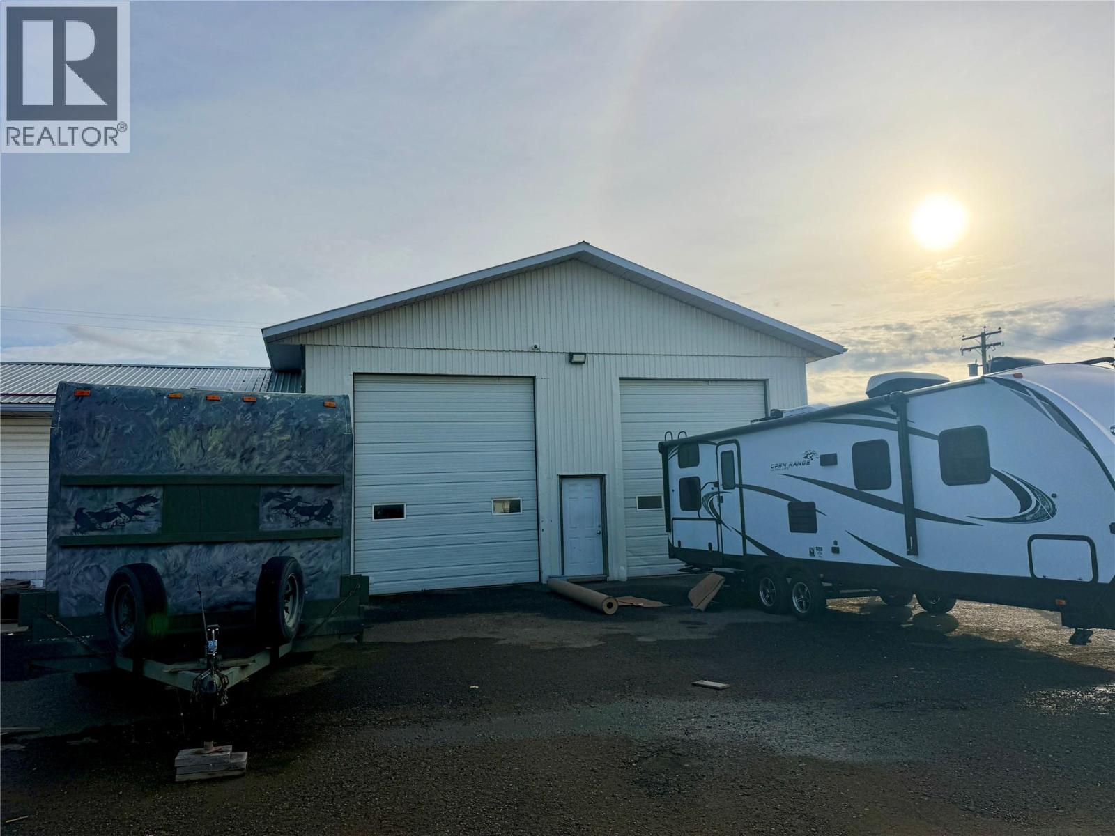 1805/1809 96 Avenue Property Photo 4
