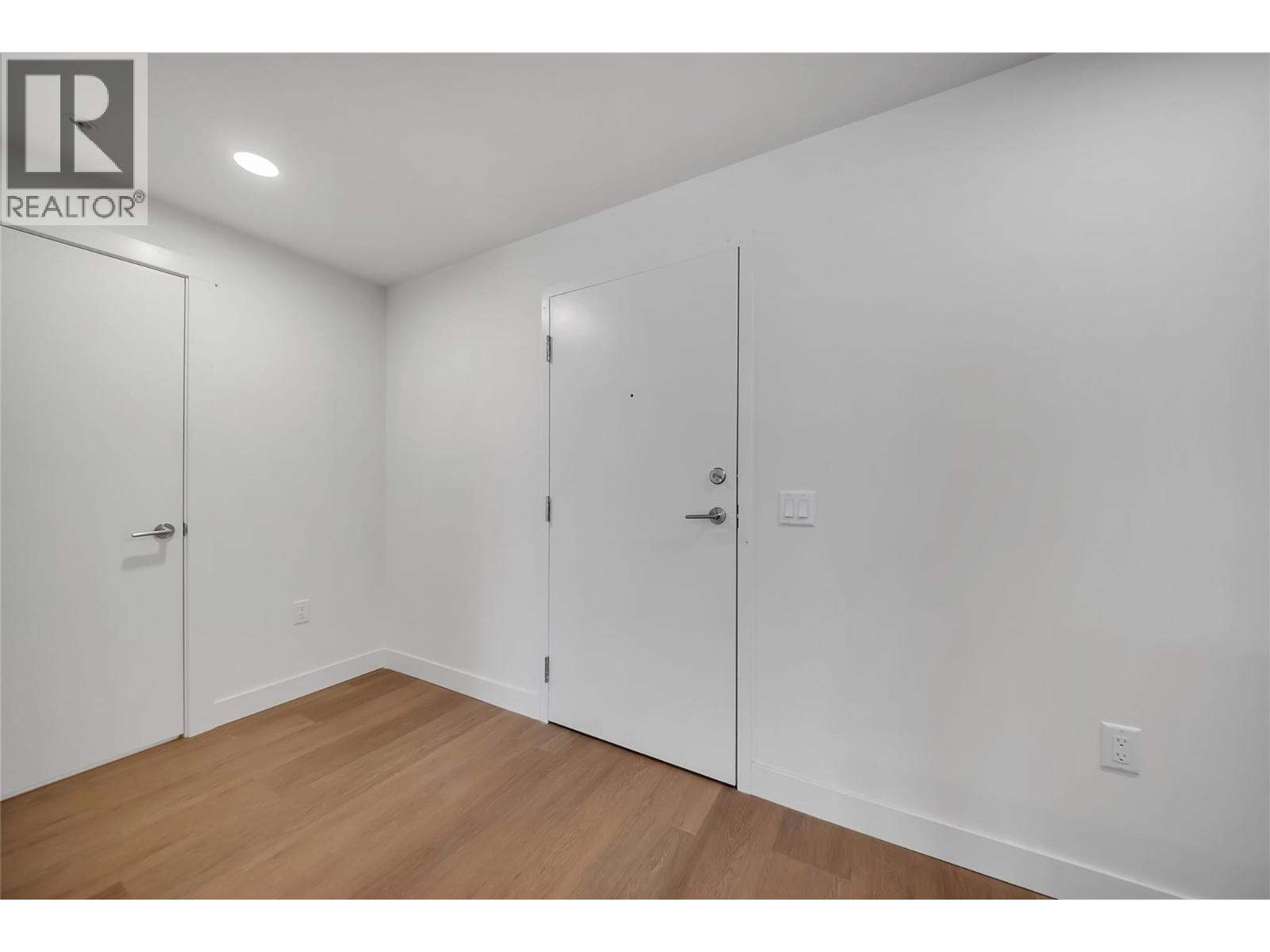 647 Clement Avenue Unit# 512 Property Photo 7