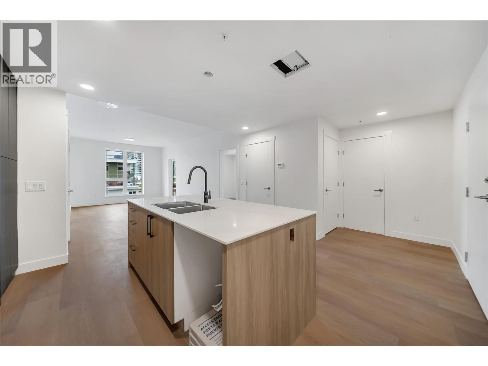 647 Clement Avenue Unit# 512 Property Photo 8
