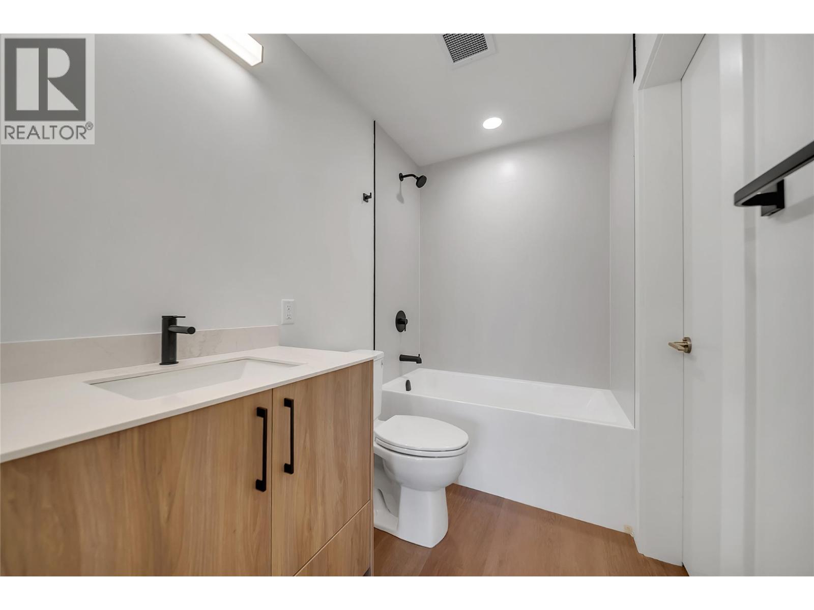 647 Clement Avenue Unit# 512 Property Photo 16