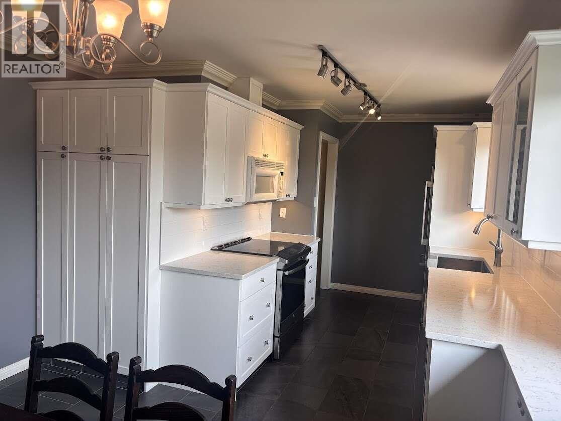 725 Ross Avenue Property Photo 3