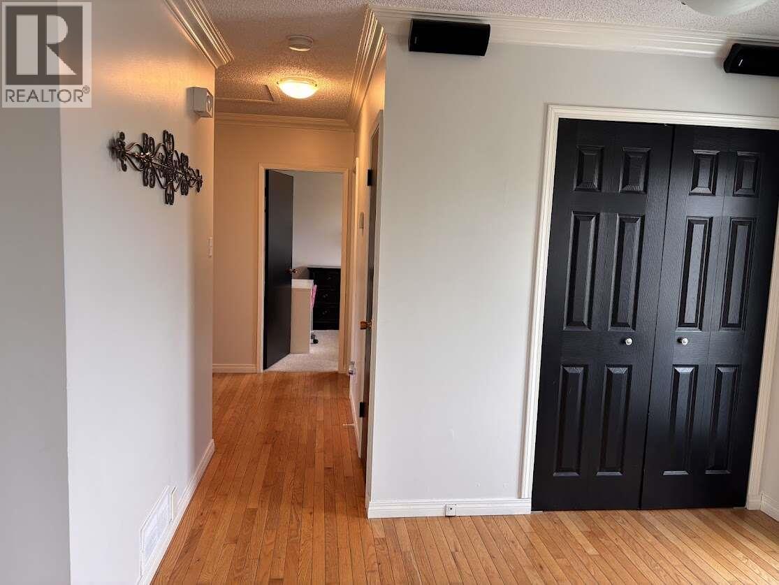 725 Ross Avenue Property Photo 8