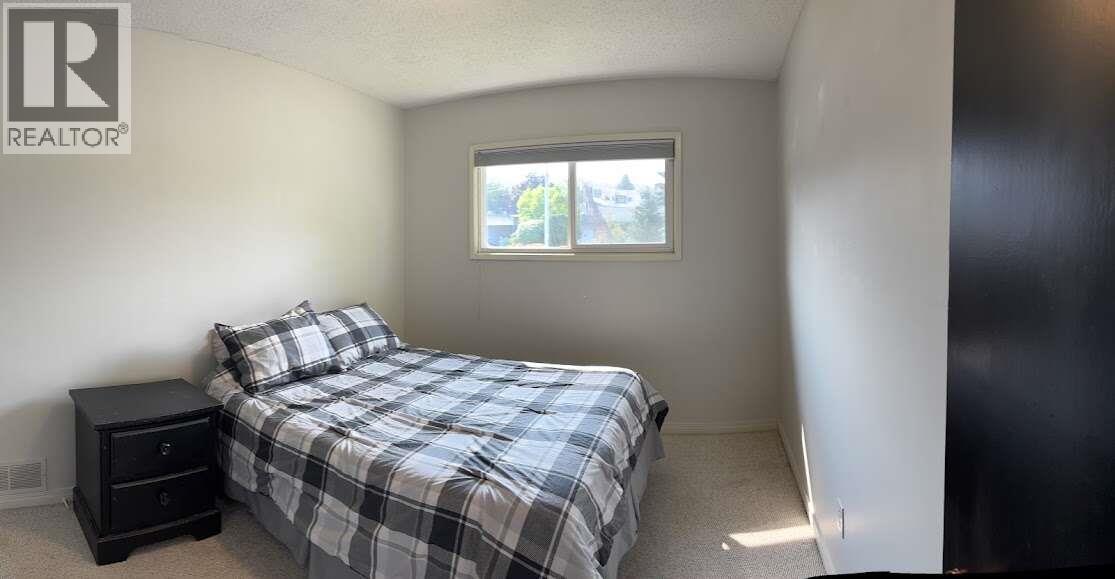 725 Ross Avenue Property Photo 10