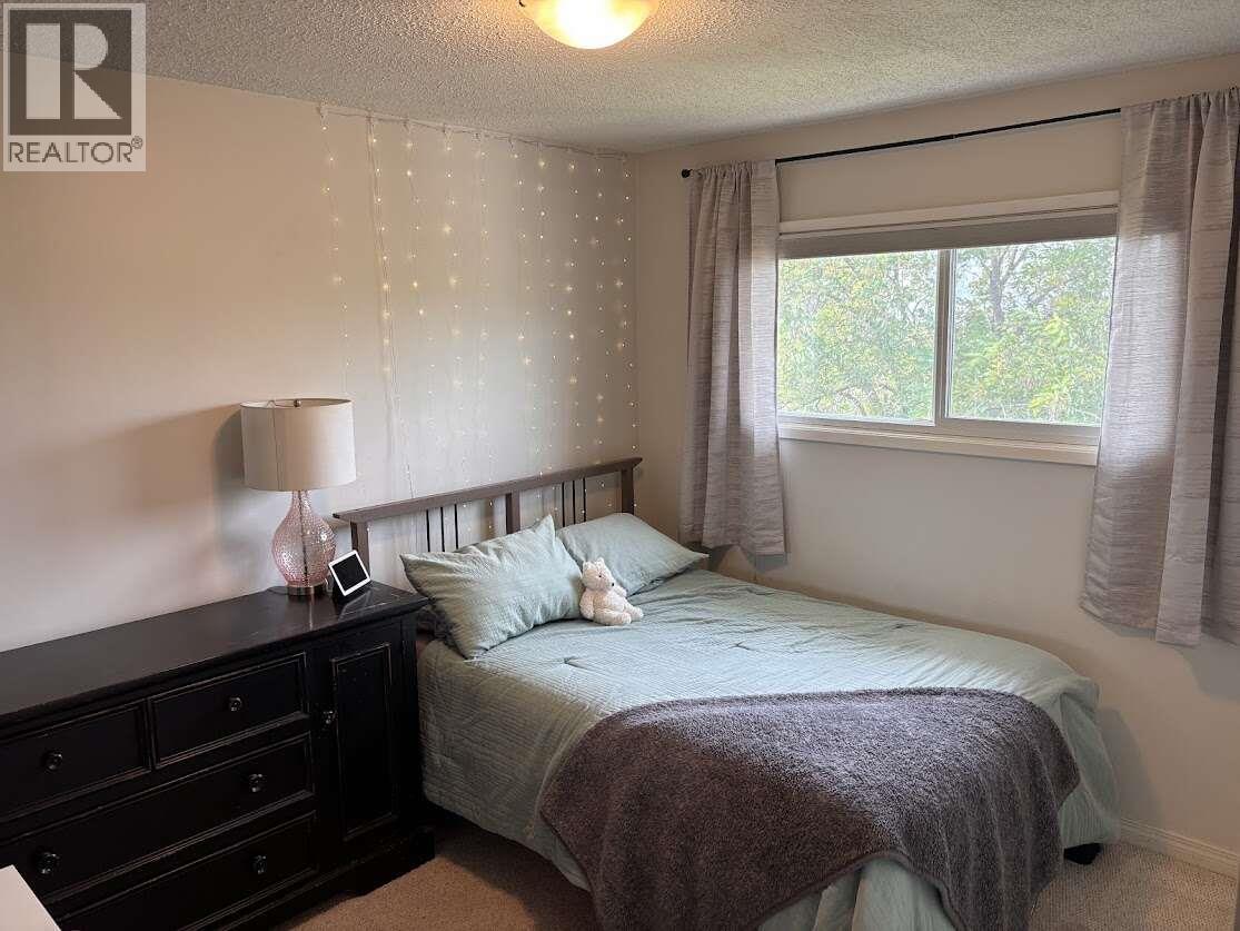 725 Ross Avenue Property Photo 11
