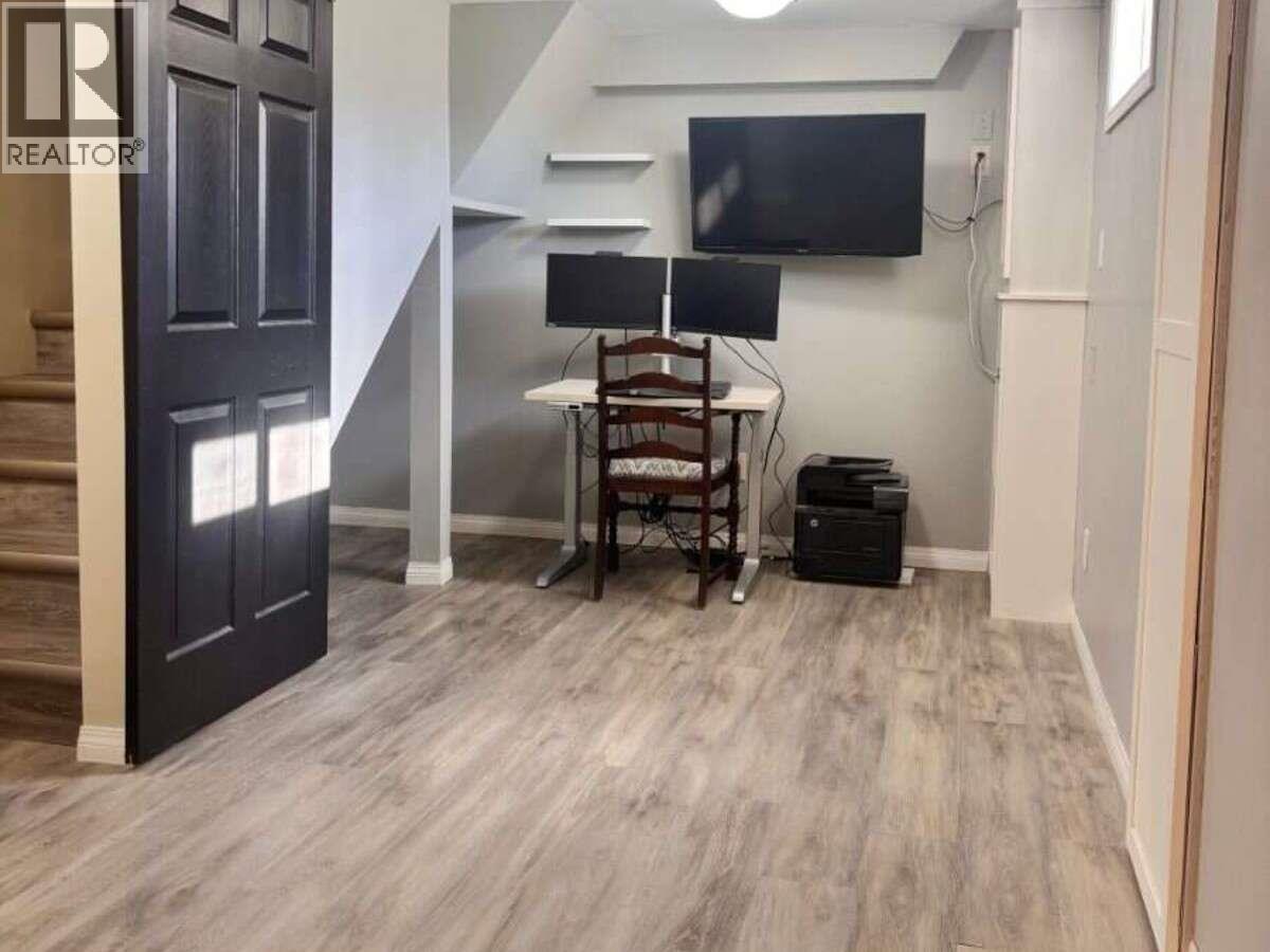 725 Ross Avenue Property Photo 12