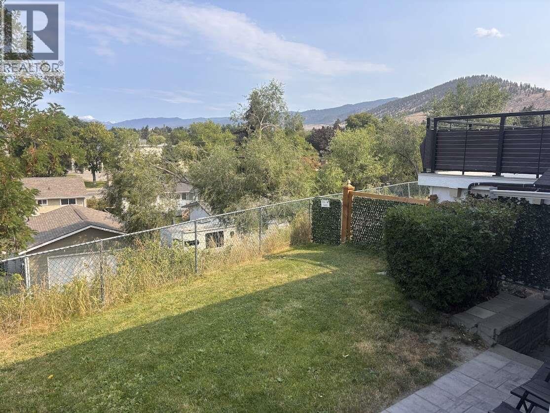 725 Ross Avenue Property Photo 17