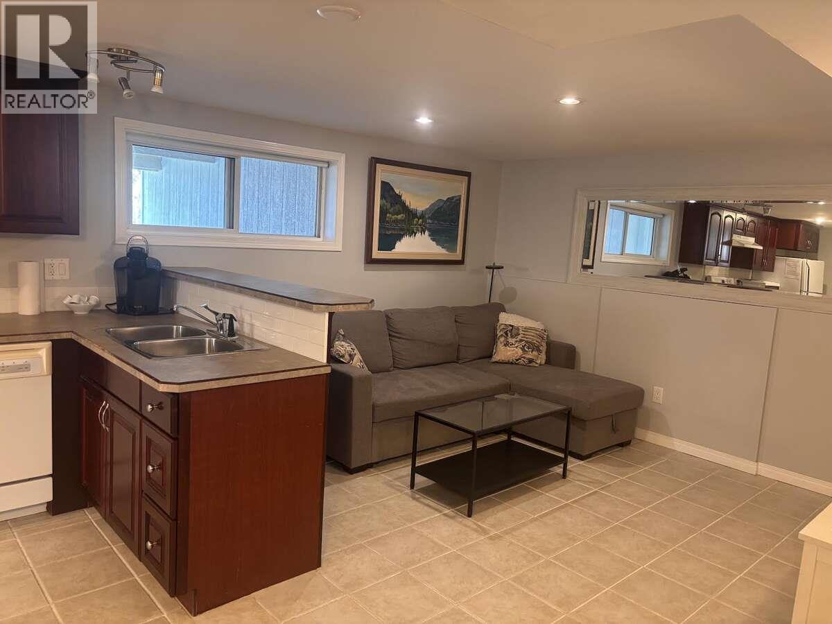 725 Ross Avenue Property Photo 22