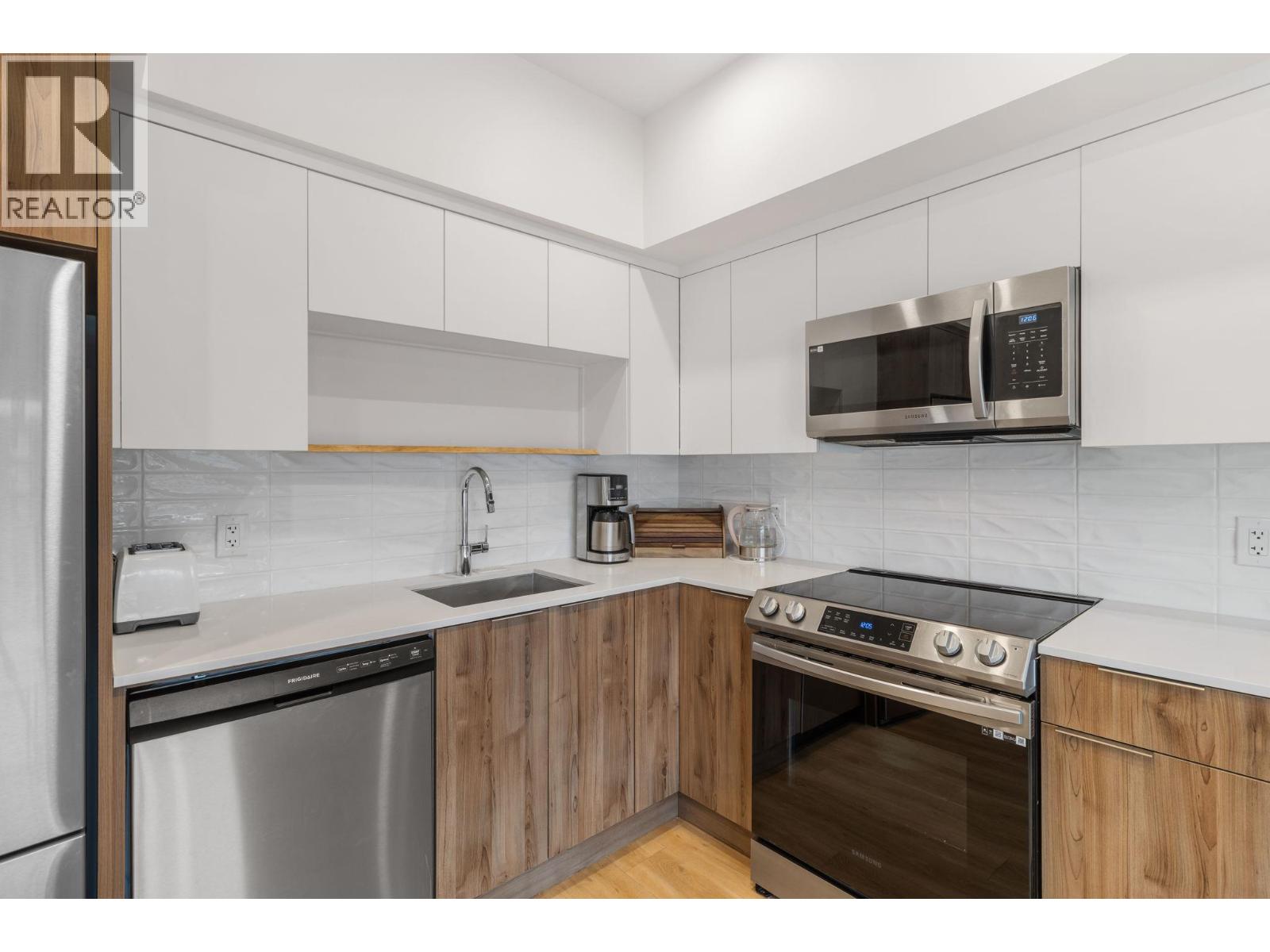 604 Cawston Avenue Unit# 404 Property Photo 4