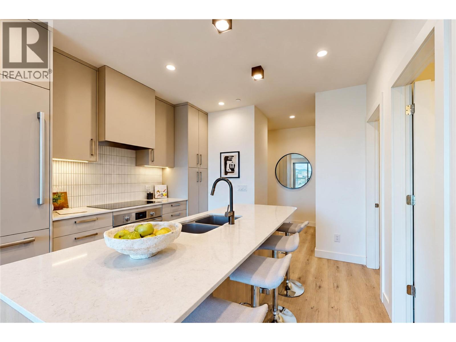 3300 Lakeshore Road Unit# 804 Property Photo 1