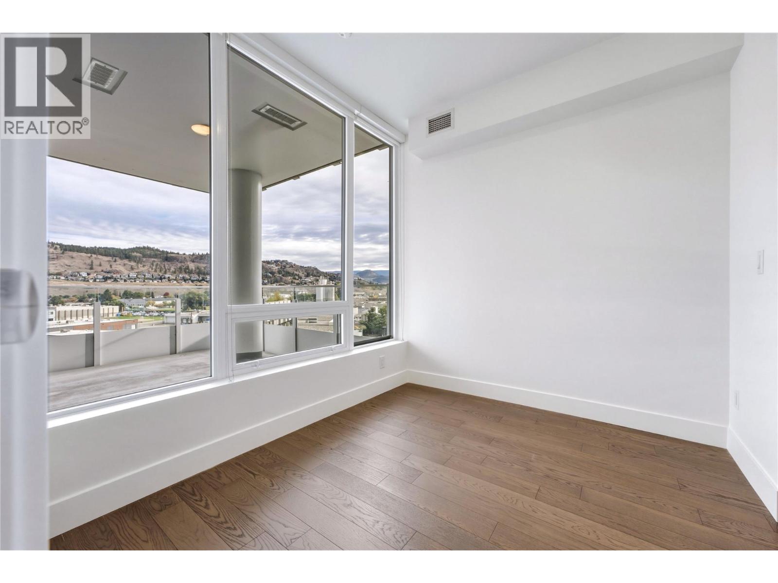 1181 Sunset Drive Unit# 701 Property Photo 6