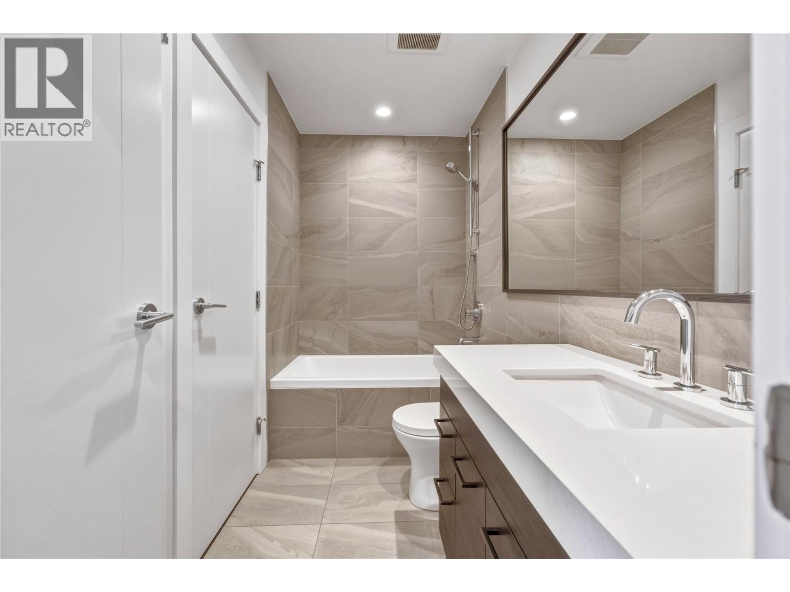 1181 Sunset Drive Unit# 701 Property Photo 11
