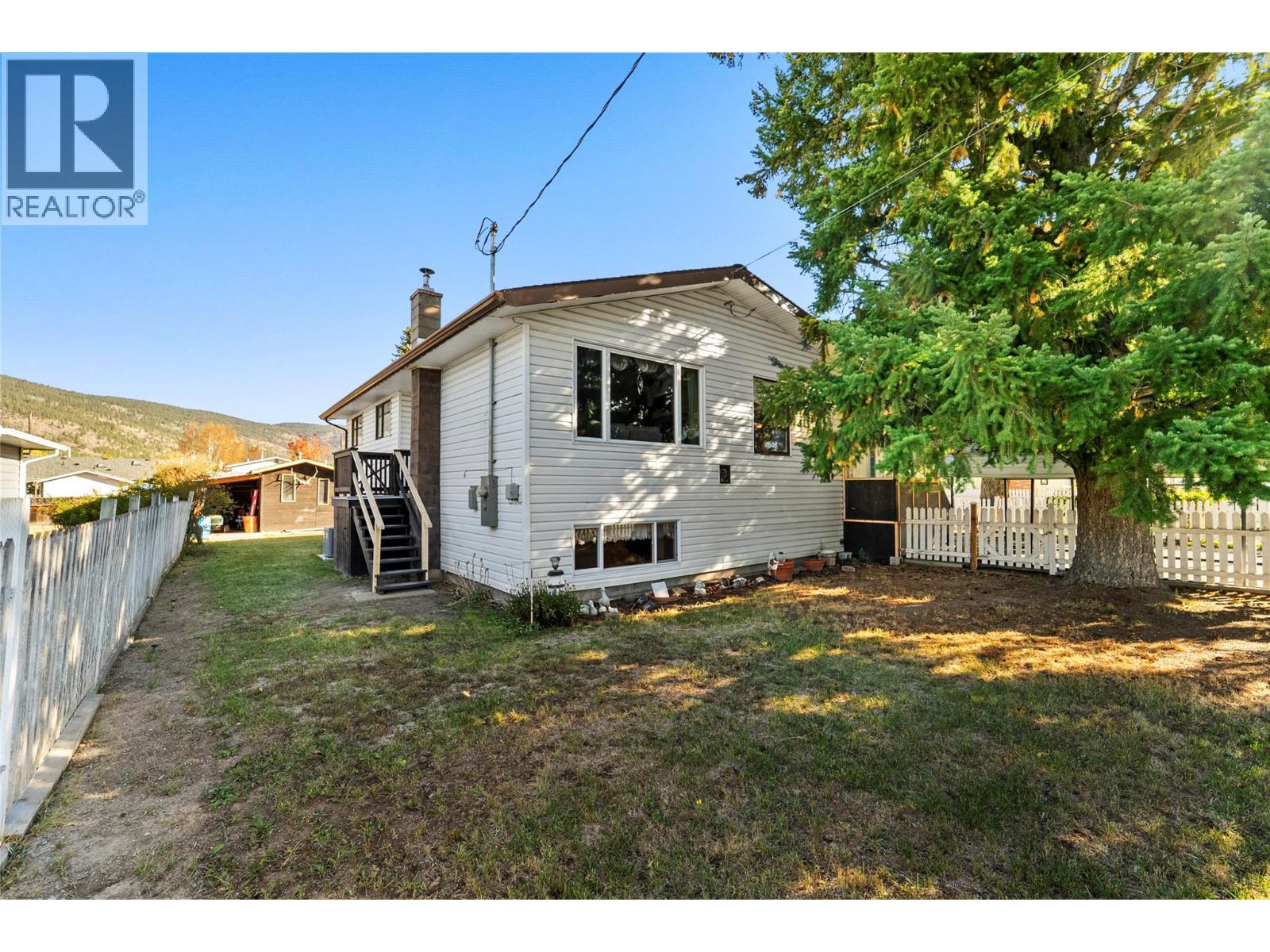 1404 WALNUT Avenue Property Photo 1