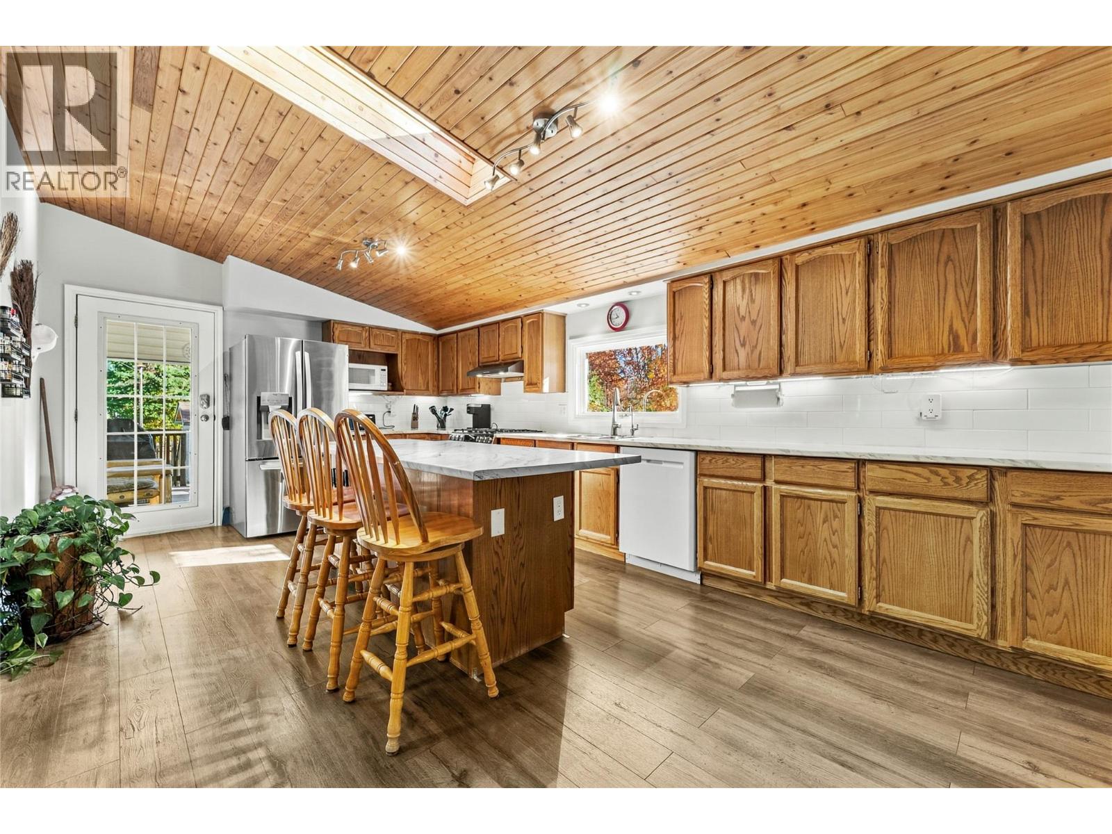 1404 Walnut Avenue Property Photo 3
