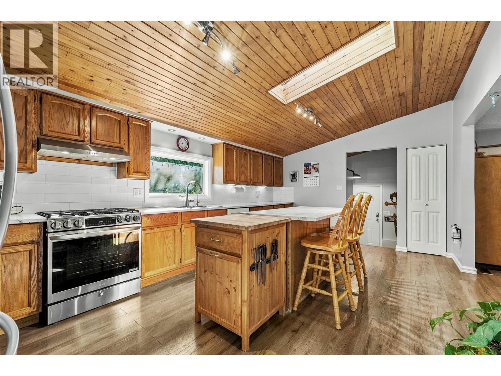 1404 Walnut Avenue Property Photo 4