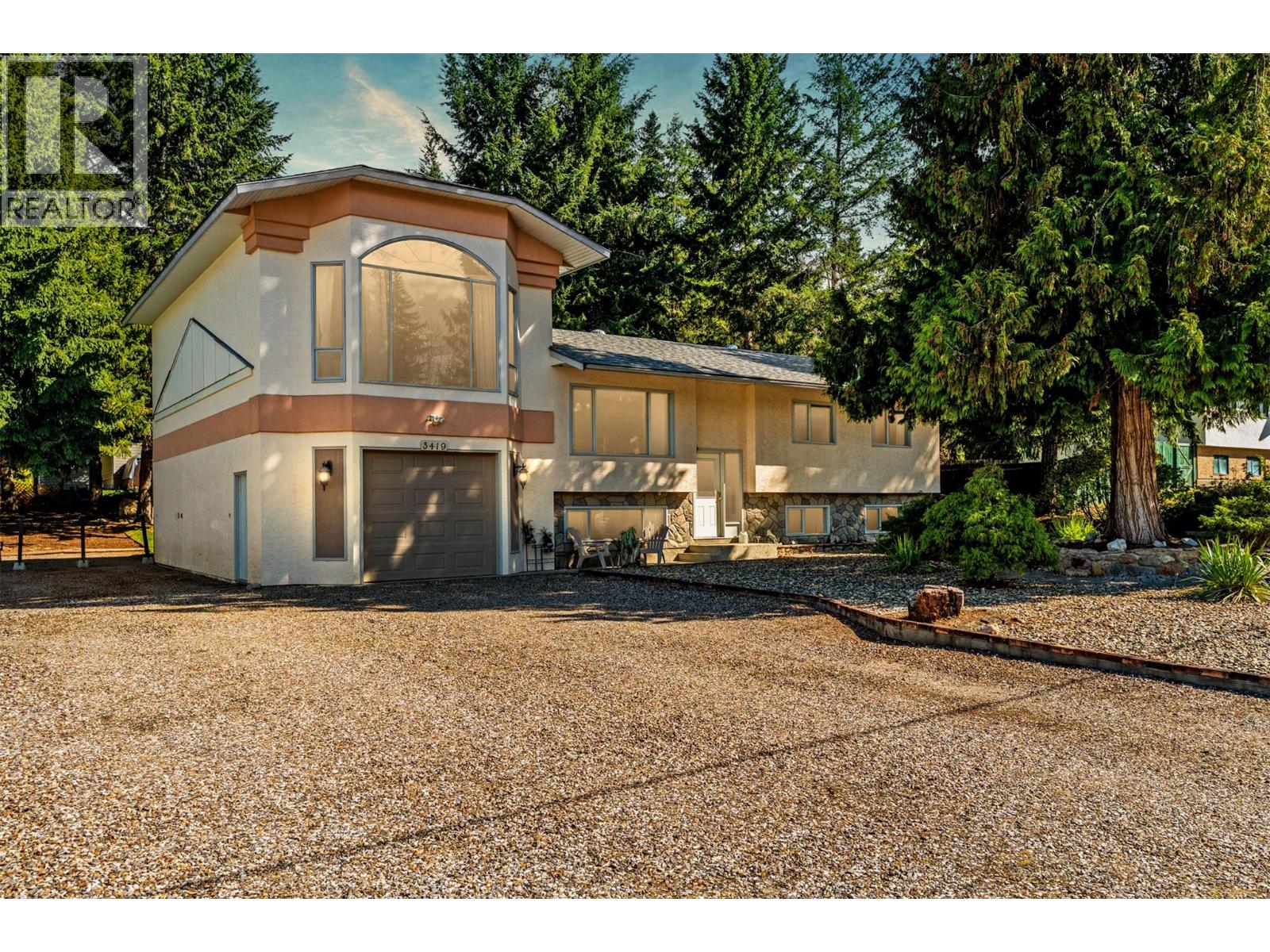 3419 Larch Drive Property Photo 2