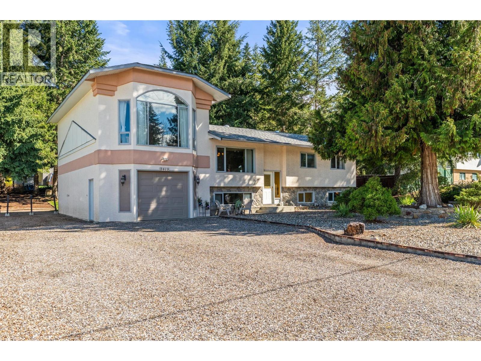 3419 Larch Drive Property Photo 3