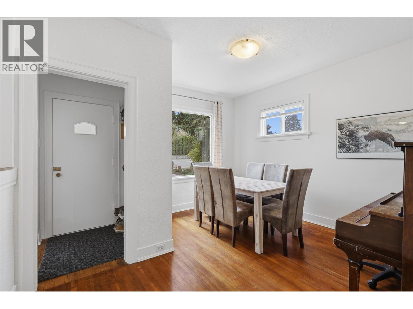 812 Columbia Street Property Photo 6