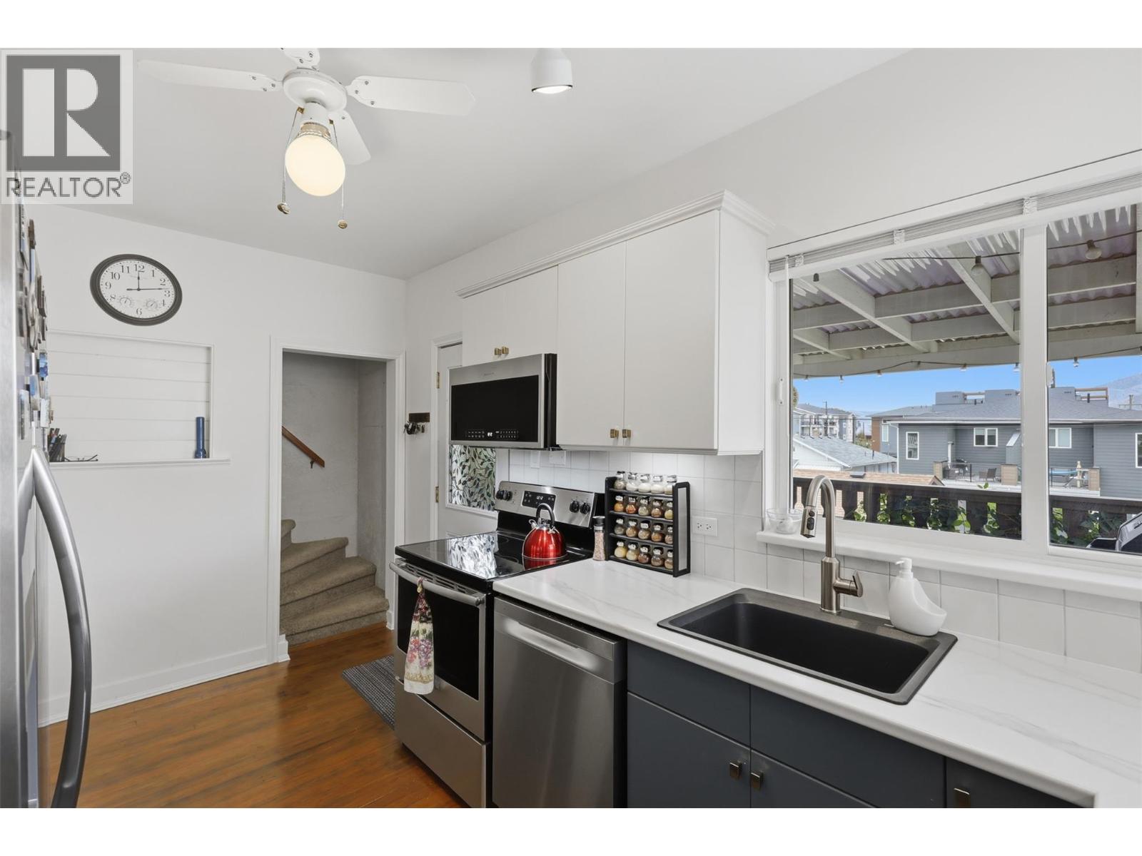 812 Columbia Street Property Photo 15