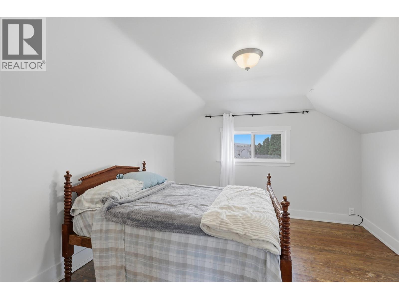 812 Columbia Street Property Photo 22