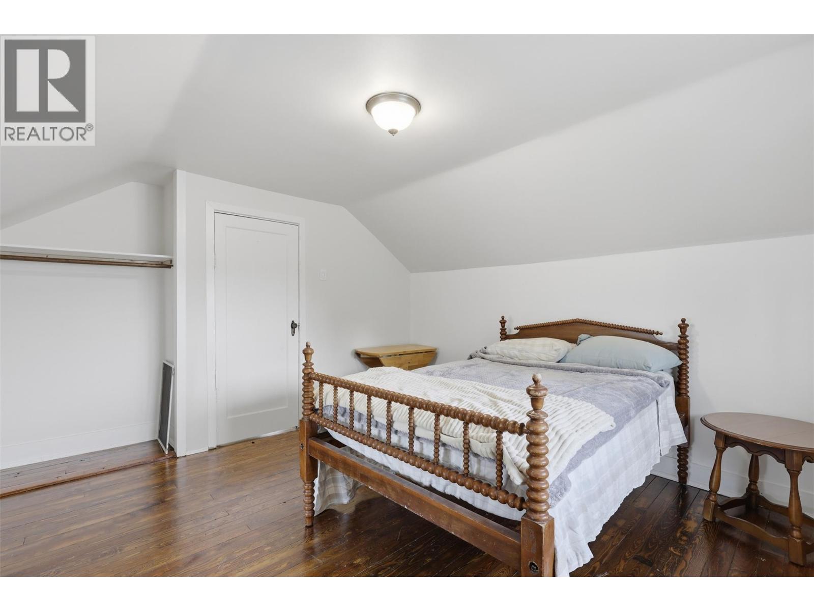 812 Columbia Street Property Photo 24