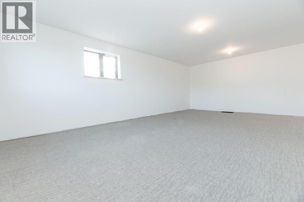 4846 Athalmer Road Unit# 2&3 Property Photo 6