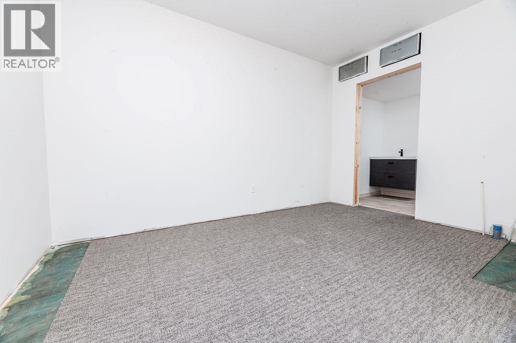 4846 Athalmer Road Unit# 2&3 Property Photo 10