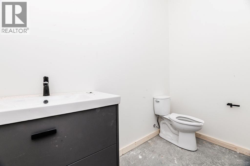 4846 Athalmer Road Unit# 2&3 Property Photo 16