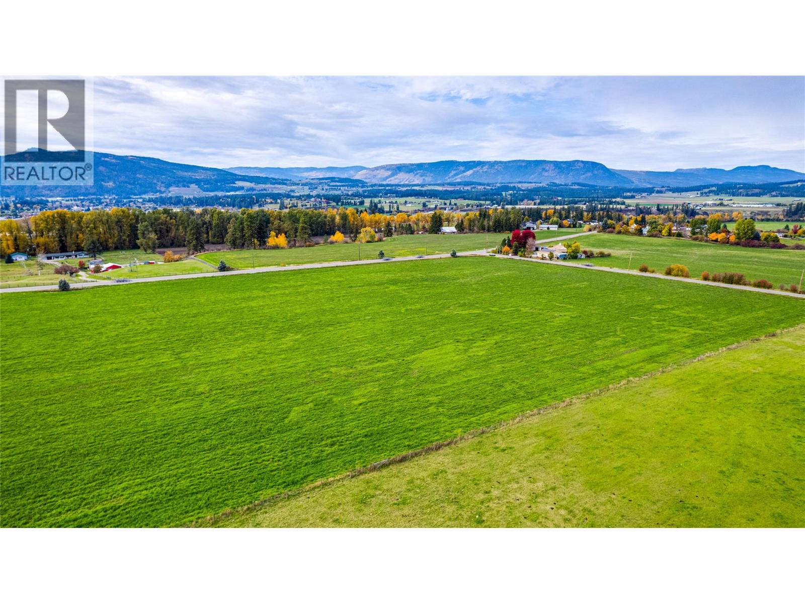 1575 Mcleod Road Property Photo 2