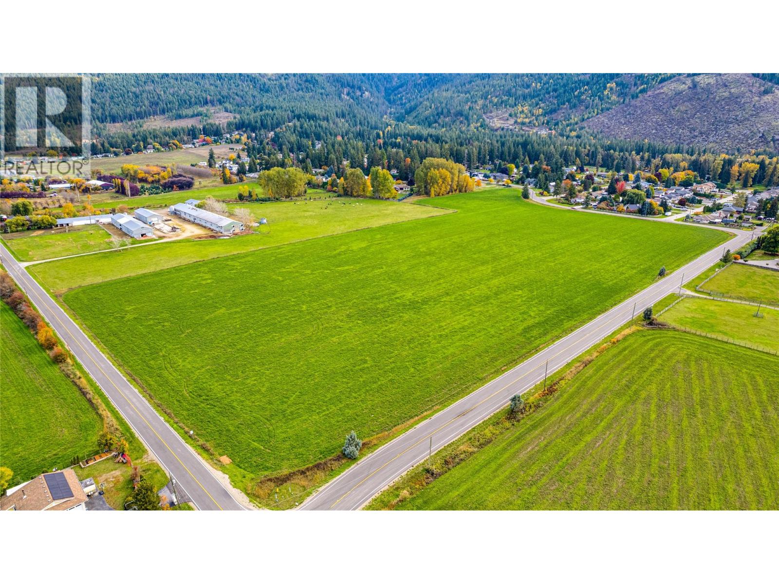 1575 Mcleod Road Property Photo 3