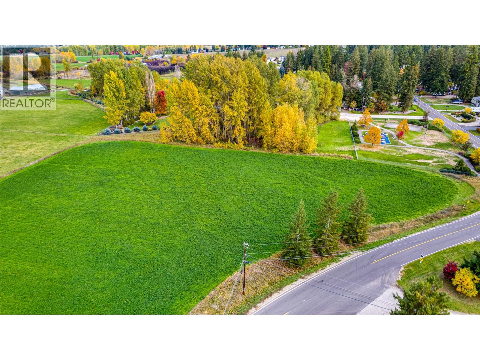 1575 Mcleod Road Property Photo 4