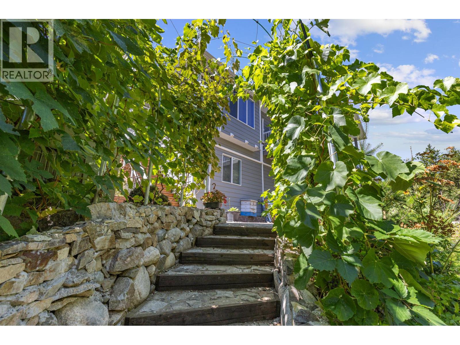 690 Muir Road Property Photo 44