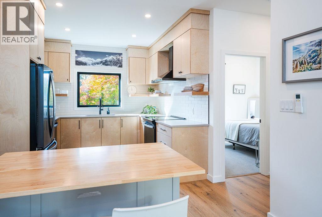 711 Olynyk Road Property Photo 12