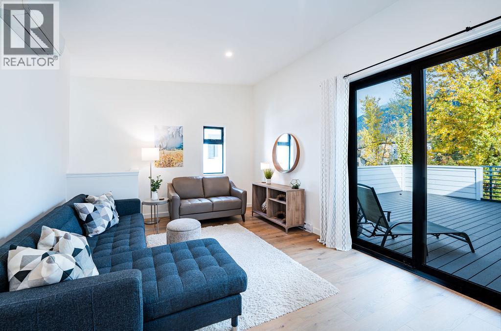 711 Olynyk Road Property Photo 14