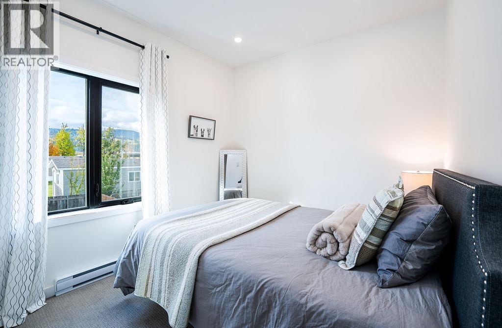 711 Olynyk Road Property Photo 22