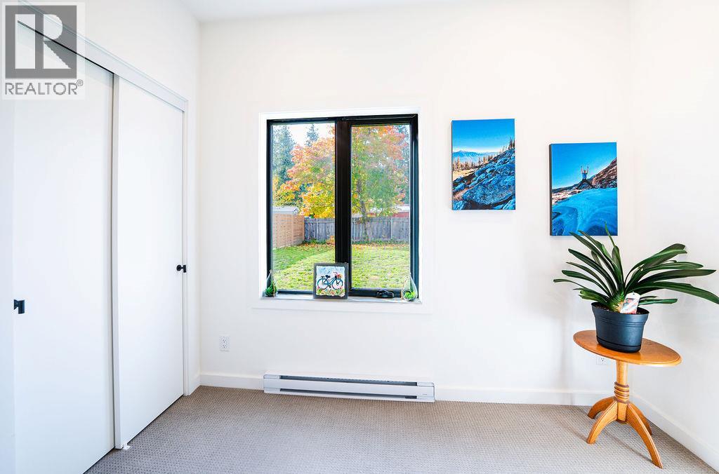 711 Olynyk Road Property Photo 24