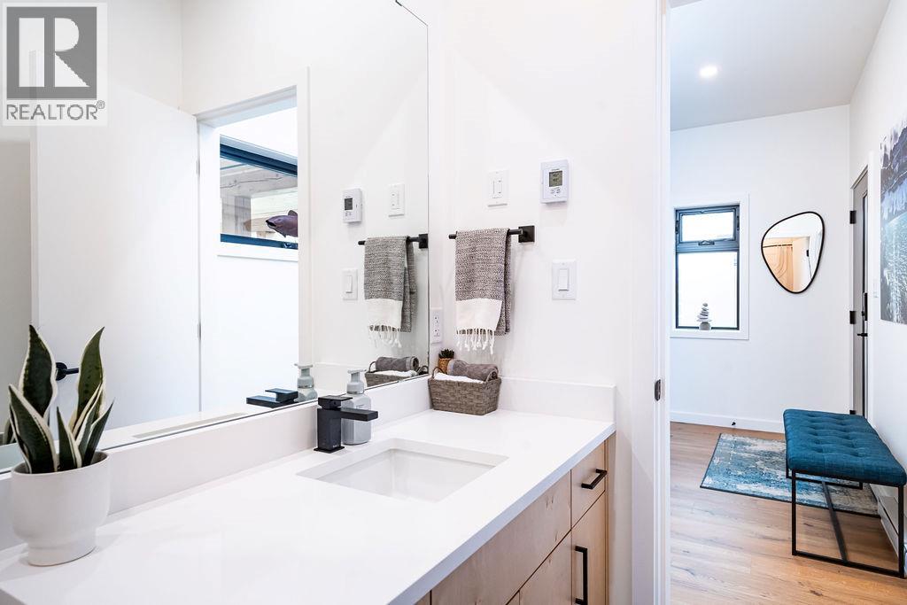 711 Olynyk Road Property Photo 26
