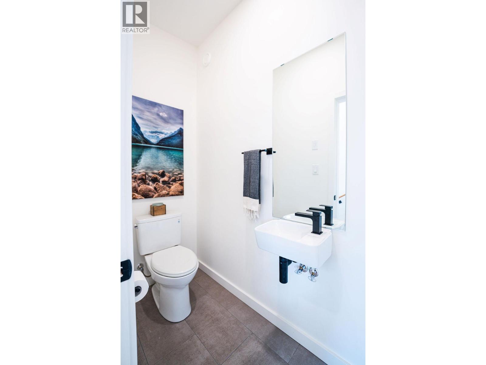 711 Olynyk Road Property Photo 31