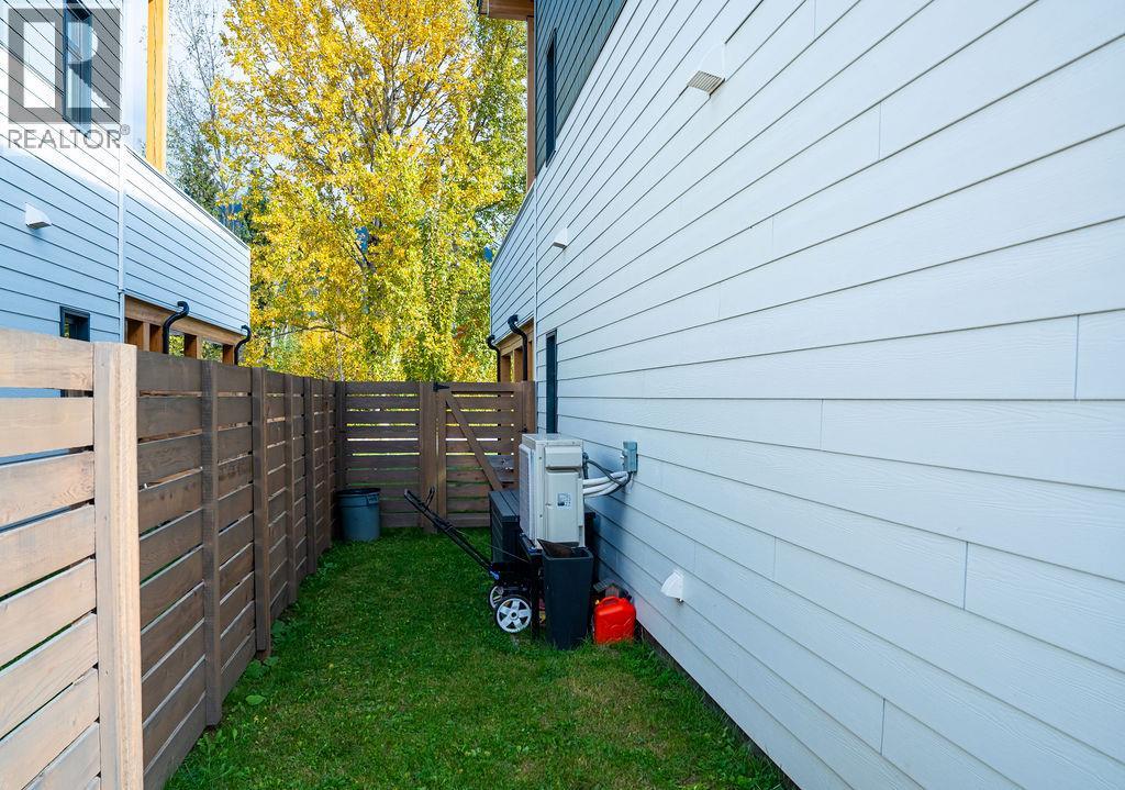 711 Olynyk Road Property Photo 32