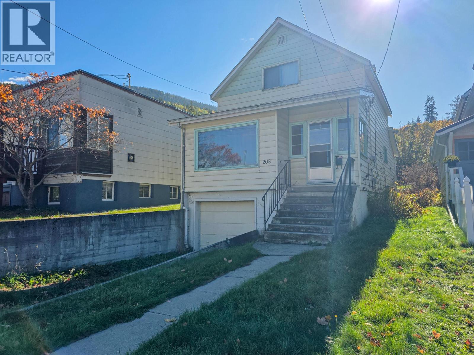 208 Anderson Street Property Photo 2