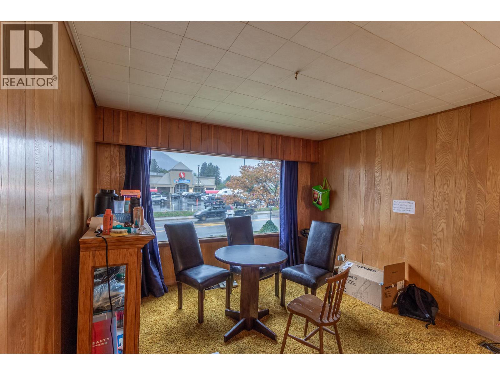 208 Anderson Street Property Photo 6