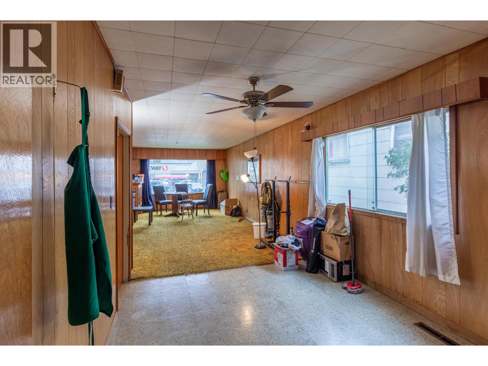 208 Anderson Street Property Photo 8