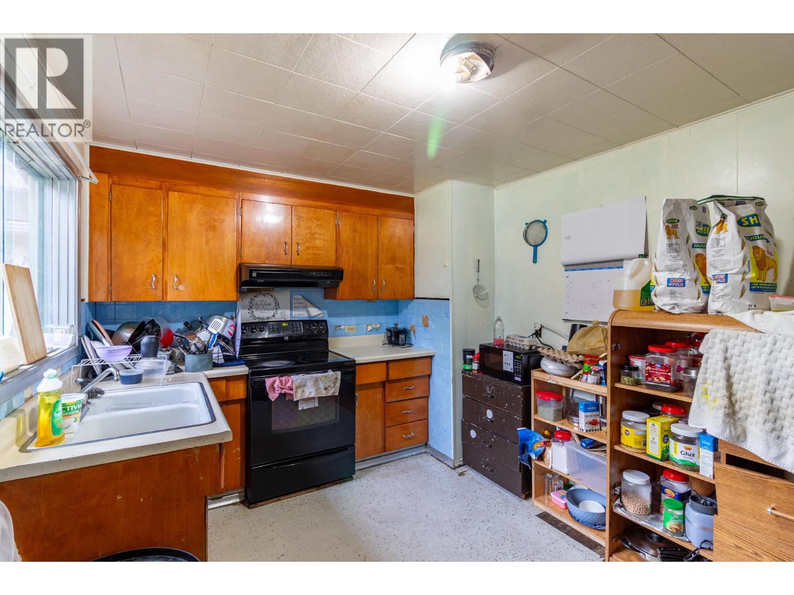 208 Anderson Street Property Photo 12