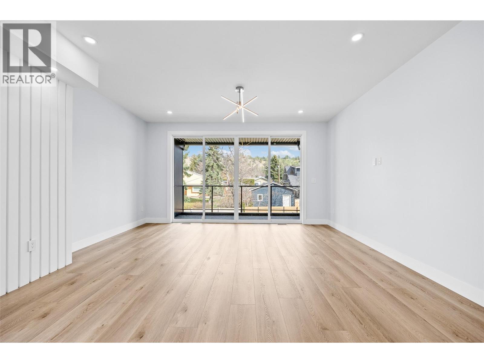 4563 Gordon Drive Property Photo 10
