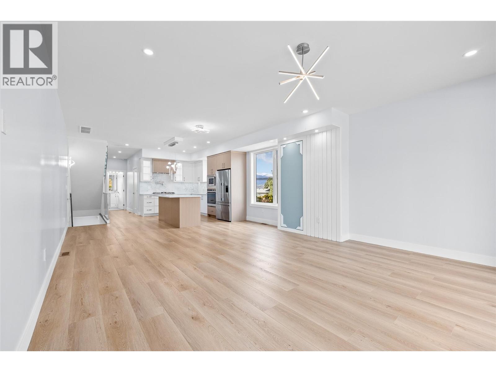 4563 Gordon Drive Property Photo 12