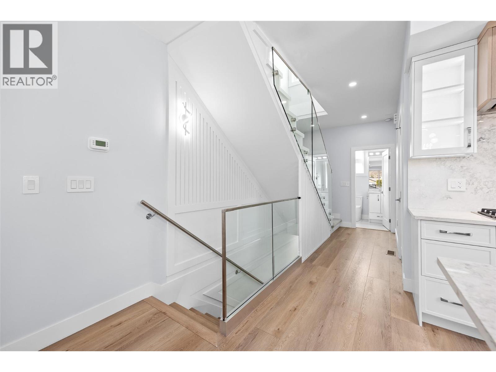 4563 Gordon Drive Property Photo 13
