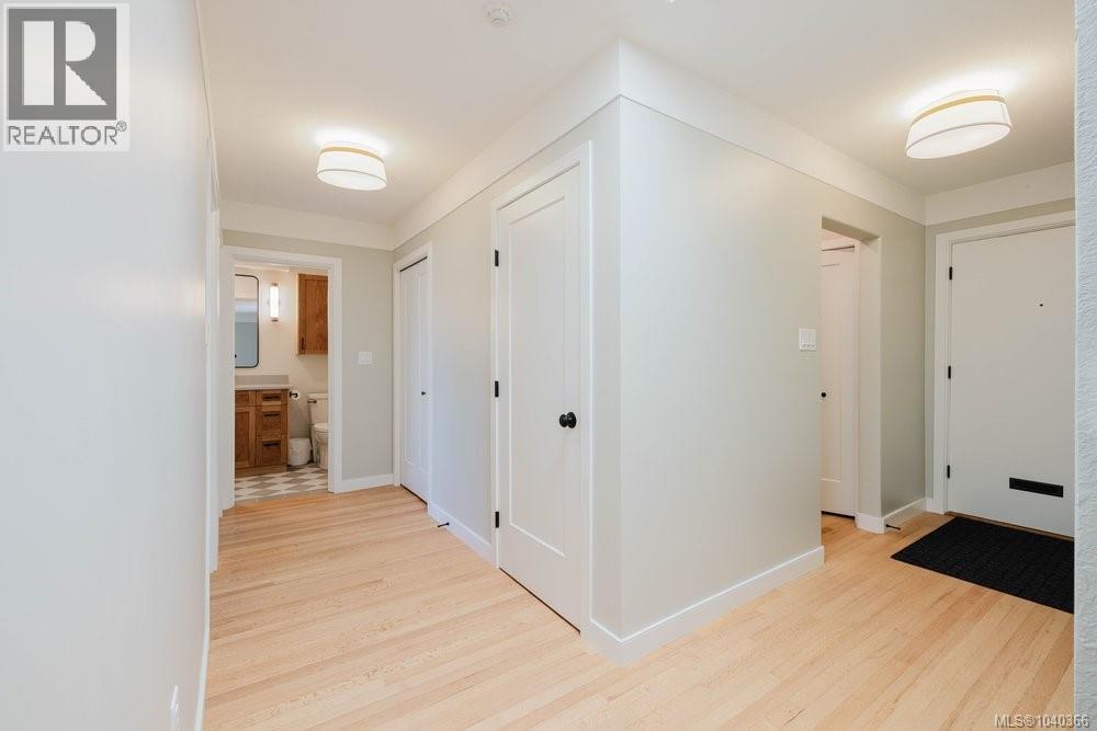 307 1270 Beach Dr Property Photo 12