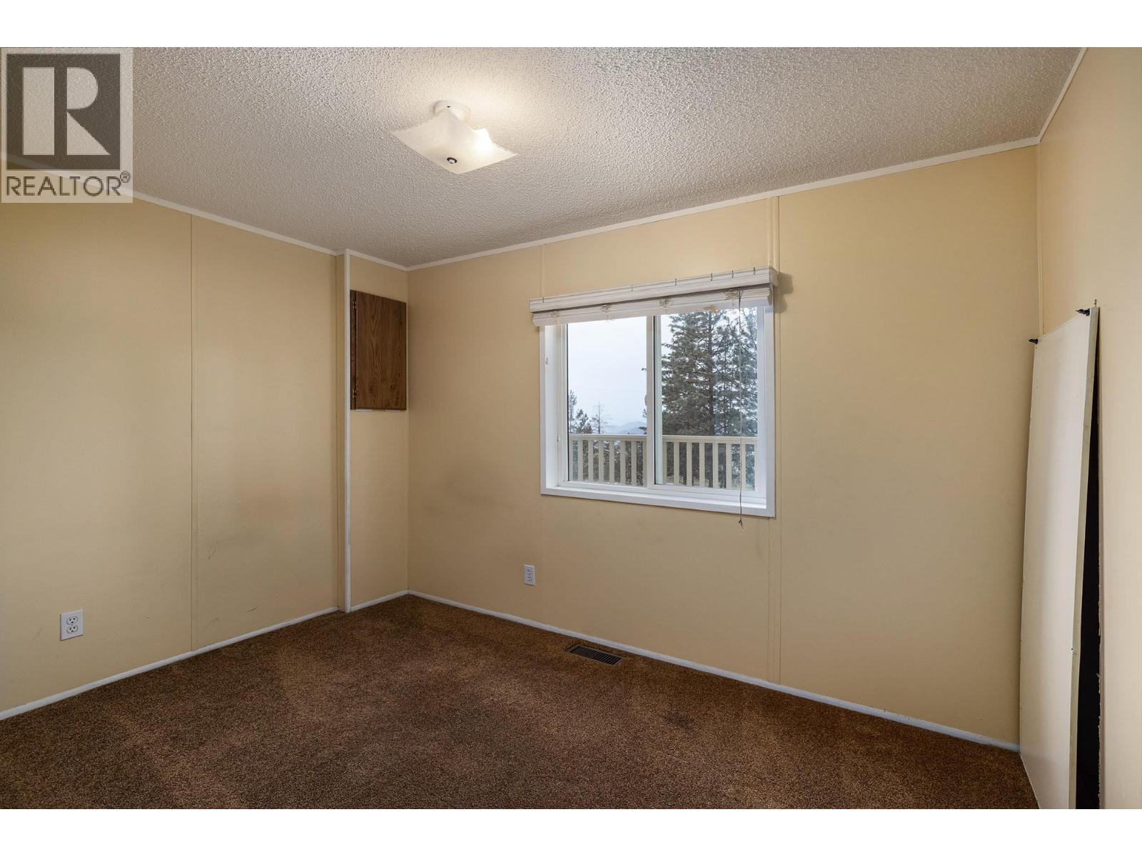 6439 Farmers Drive Property Photo 9
