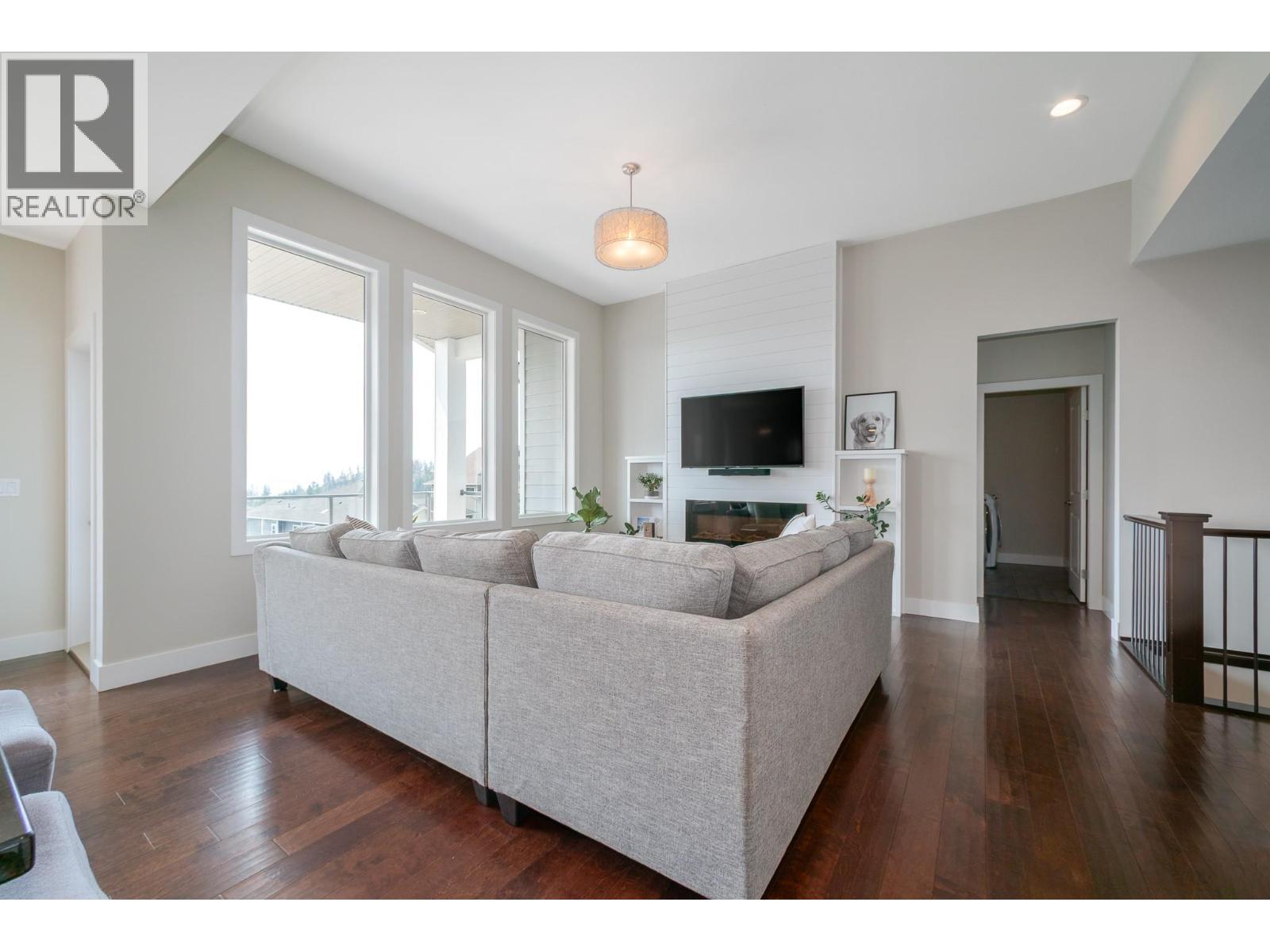 2420 Tallus Heights Drive Property Photo 14
