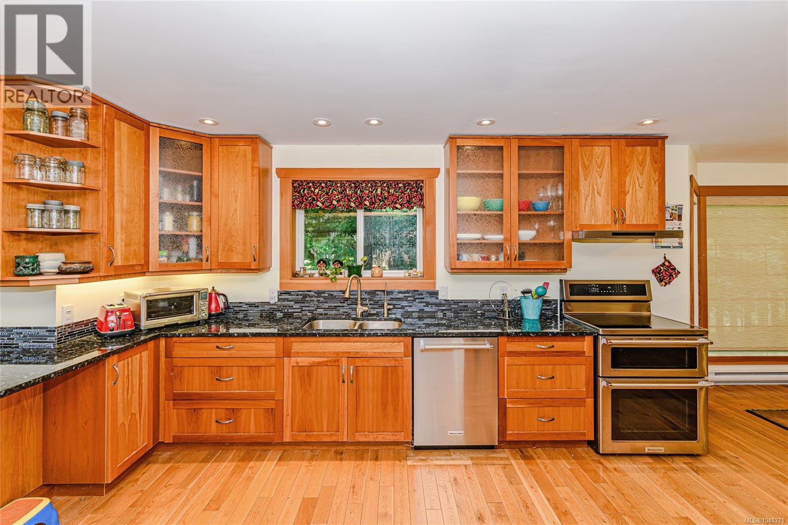 1164 North End Rd Property Photo 12